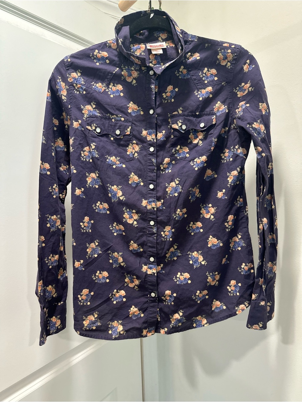 2010 Mossimo 100% Cotton Womens Size Small Purple Floral Print Pearl Snap